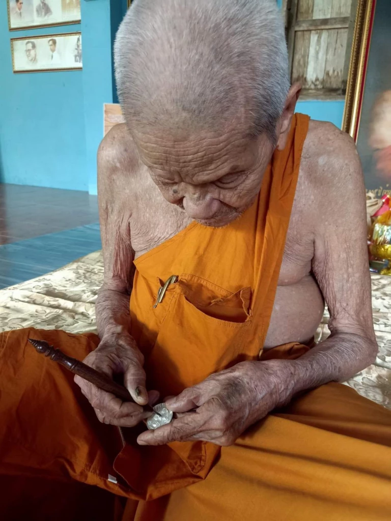 รู้จัก“ ยันต์พระรามง้างศรศิลป์ ” อักขระโบราณ สายปราบปราม แห่ง วัดทุ่งนาใหม่