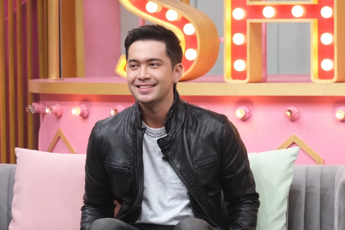 "บี๋ ธีรพงศ์" เล่า เลี้ยง "อินดี้ อินทัช" สุดแปลก ทำลูกไม่กล้าปรึกษาเพราะ...?