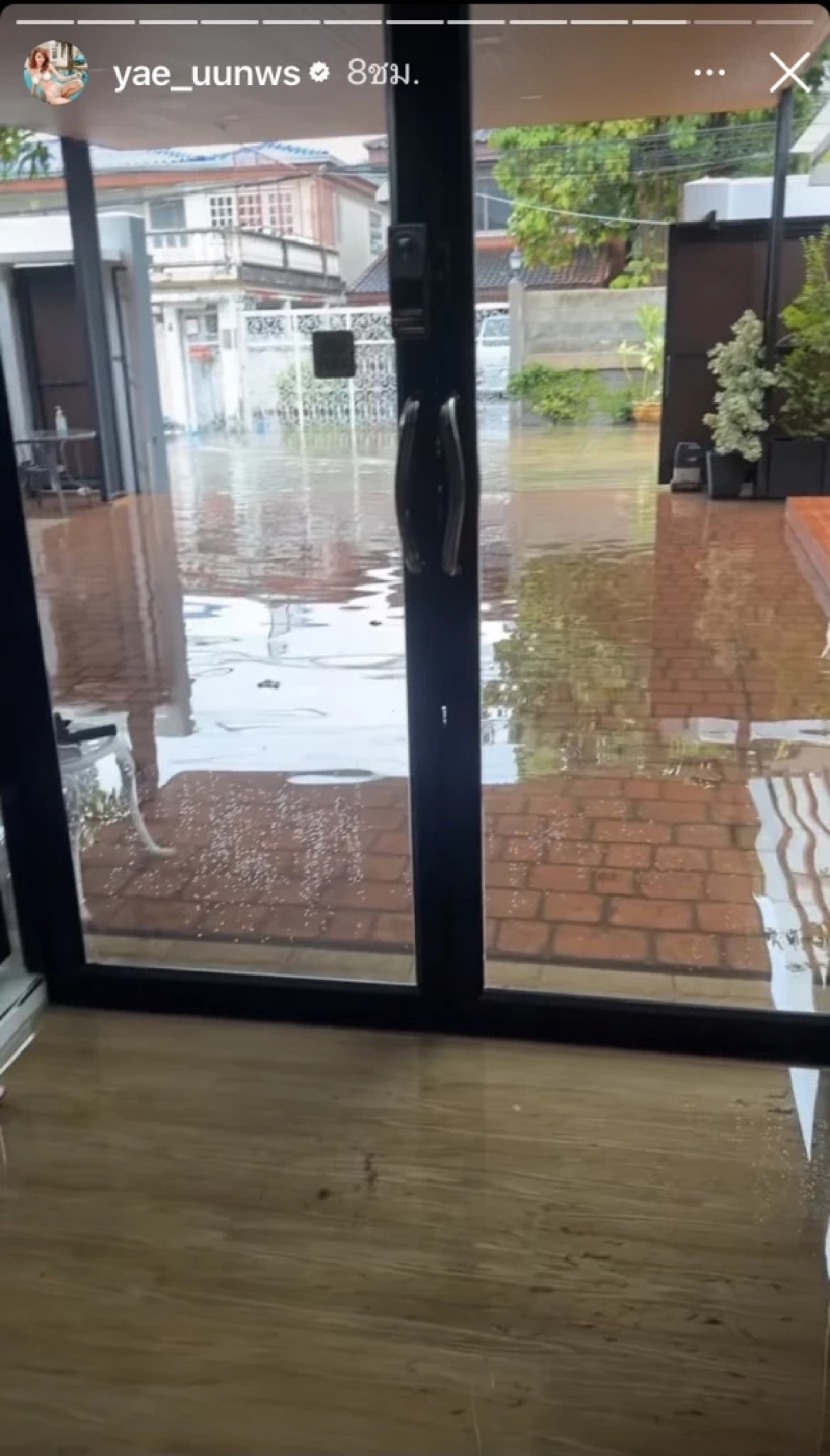 น้ำท่วมบ้านหญิงแย้