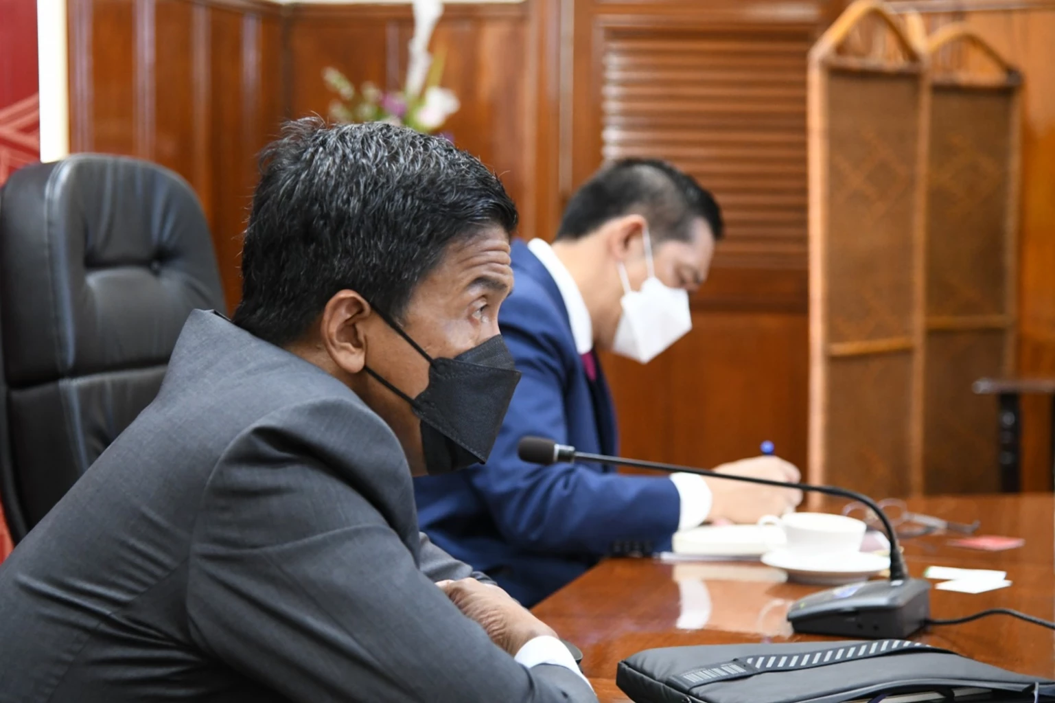 ภาพชัชาติประชุมร่วมกับ รฟท.