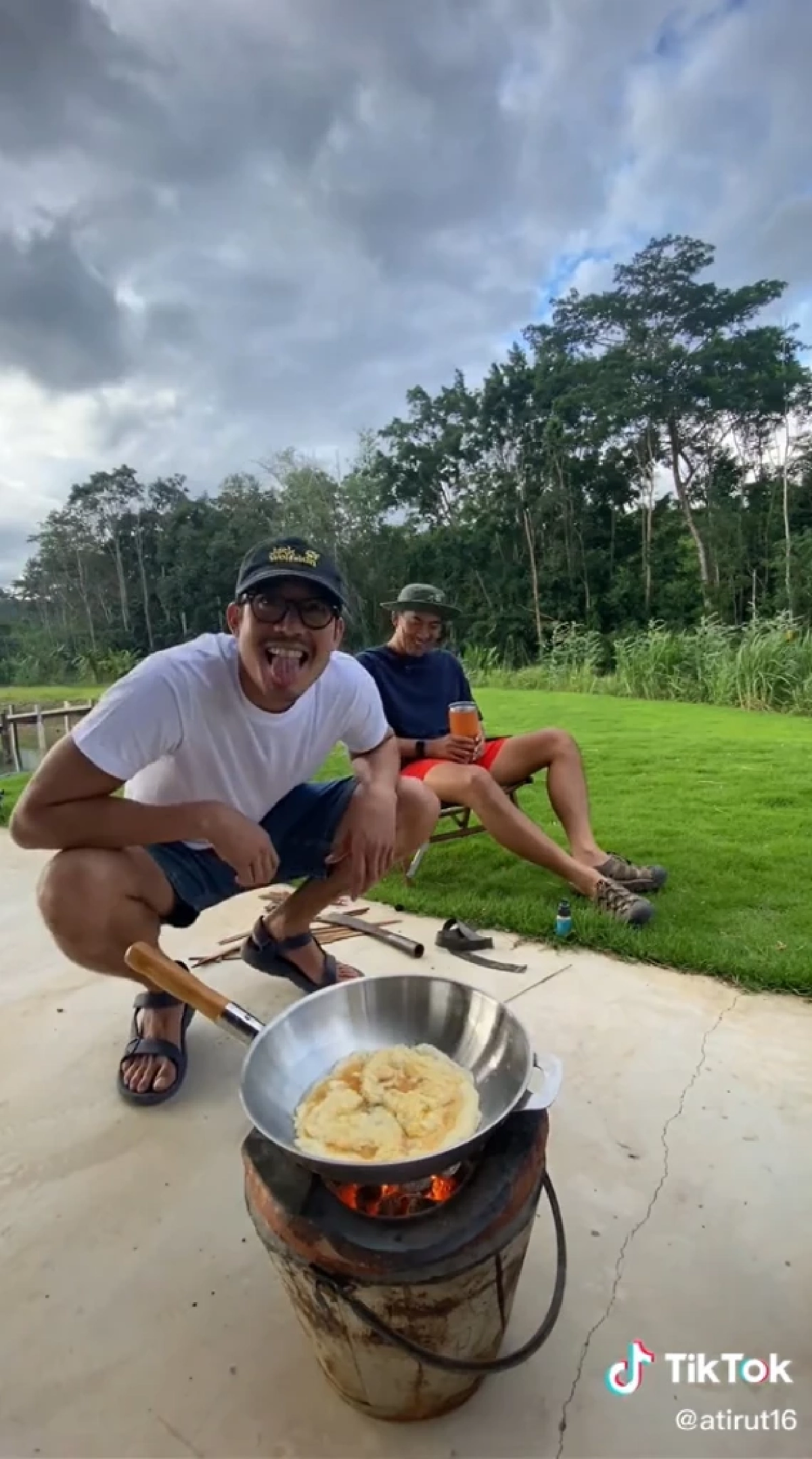 ได้ยินเสียง "วิกกี้" ฝึกพูดอีสาน ไข่เจียวพี่เวียร์ ใช้ชีวิตบ้านๆ