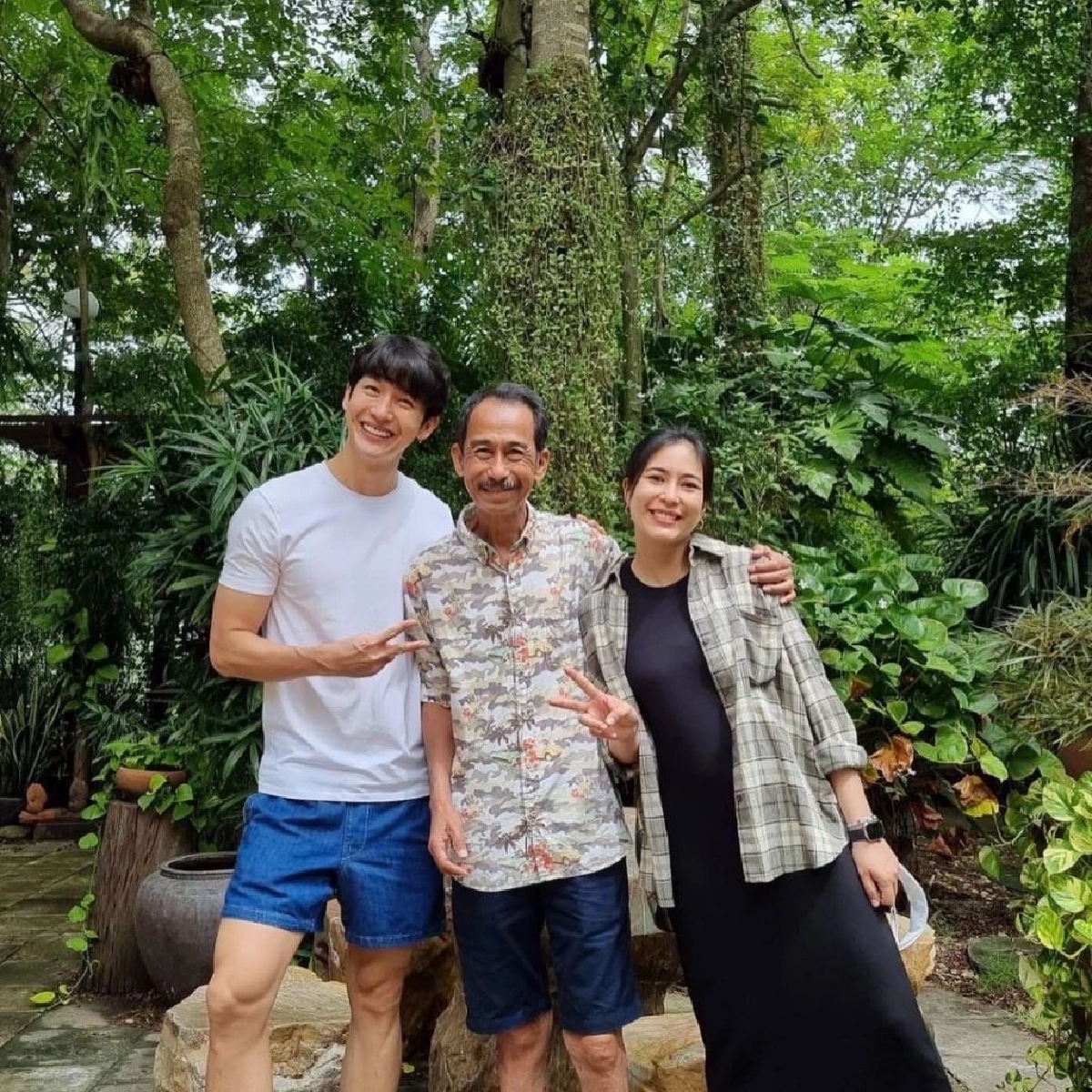 "จุ๋ย วรัทยา" - "พุฒ พุฒิชัย" อุ้มท้องเยี่ยมพ่อแม่ครั้งแรก พาลูกดูที่ 18 ไร่