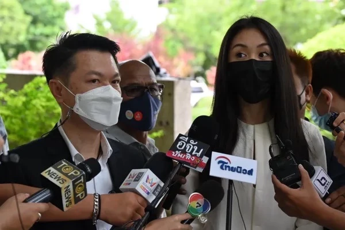 แซนและทนายความ