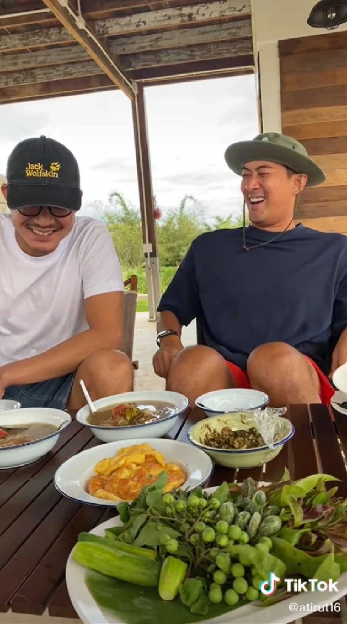 ได้ยินเสียง "วิกกี้" ฝึกพูดอีสาน ไข่เจียวพี่เวียร์ ใช้ชีวิตบ้านๆ