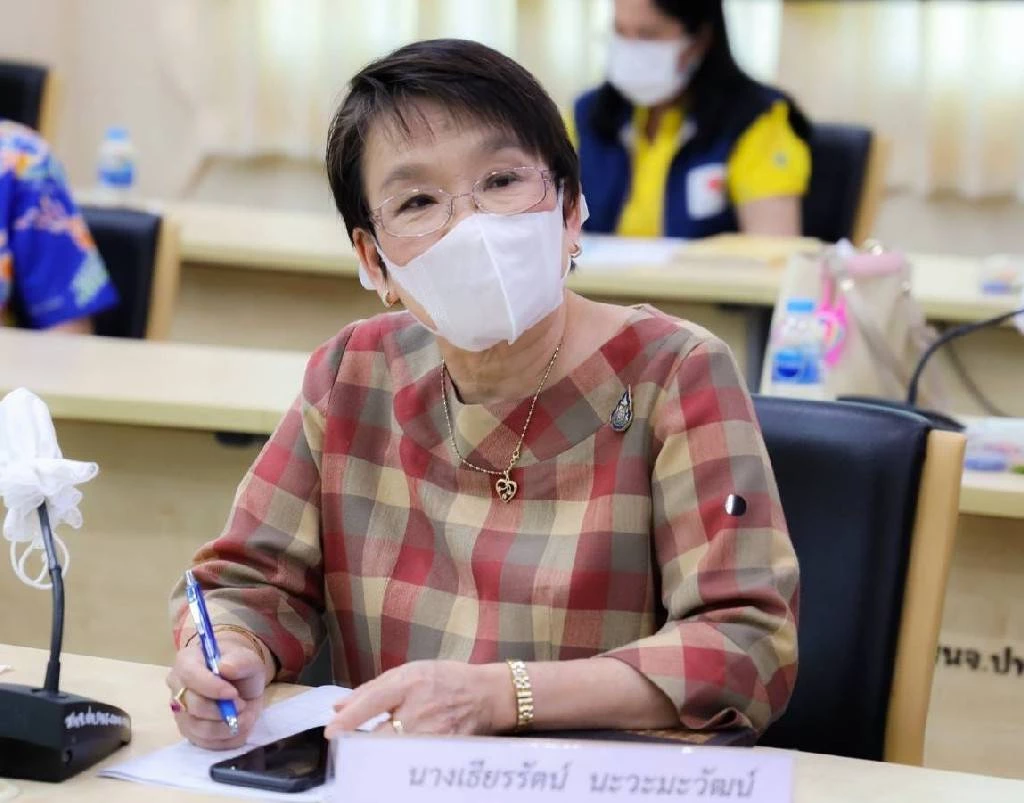 นางเธียรรัตน์ นะวะมะวัฒน์ โฆษกกระทรวงแรงงาน (ฝ่ายการเมือง) 