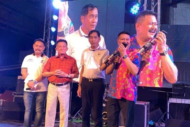 "วัน อยู่บำรุง" อวยพร "วันเกิดทักษิณ" "แฟนคลับ" เชียร์ "กลับประเทศ"