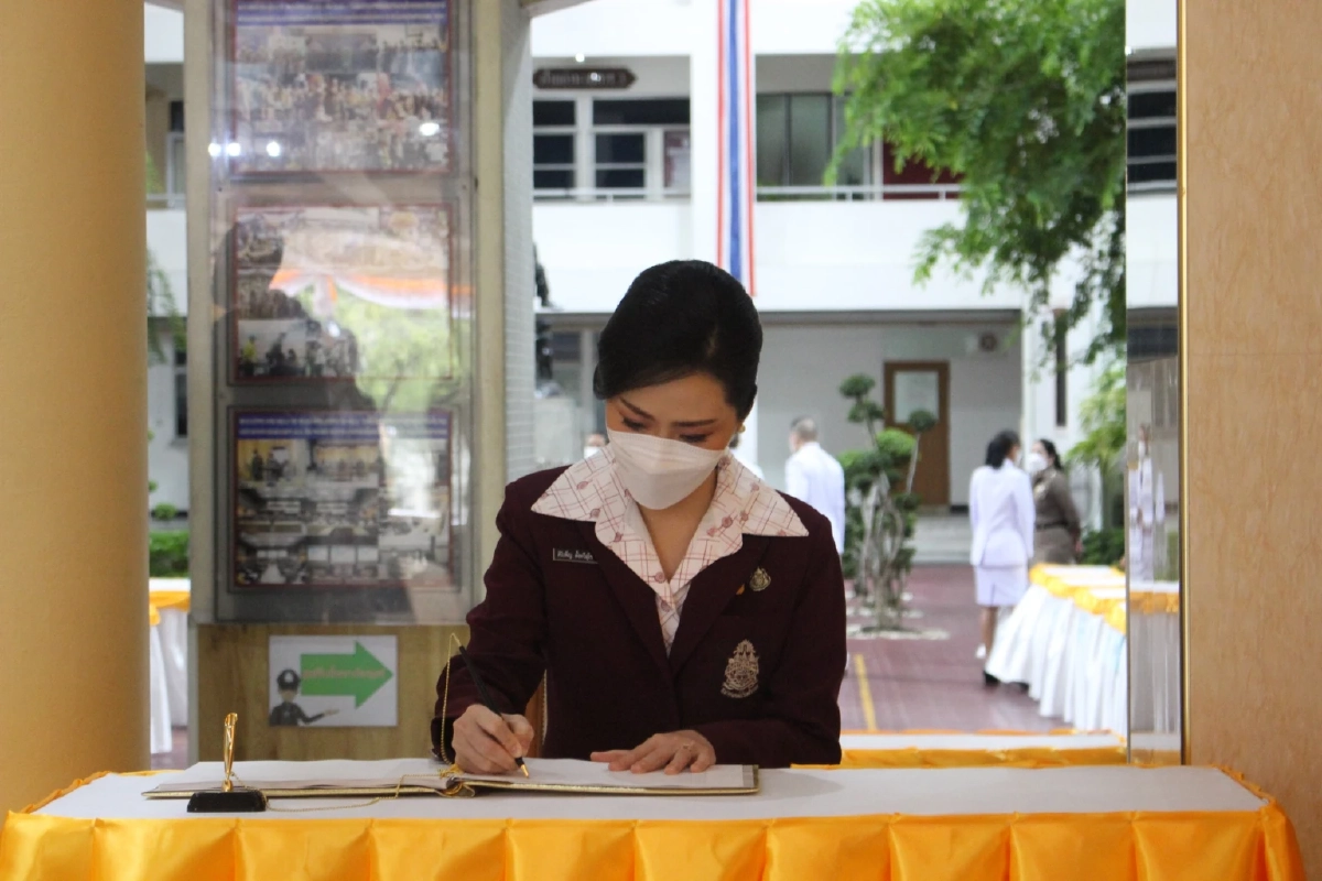 "ตำรวจ" นครบาล  พร้อมเจ้าหน้าที่ที่เกี่ยวข้อง จัดกิจกรรมเฉลิมพระเกียรติ