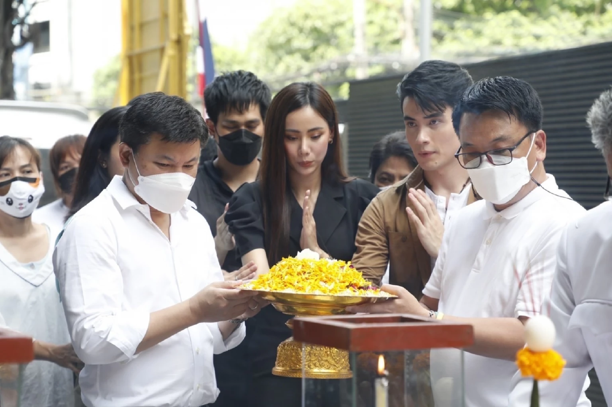 \"กรีน อัษฎาพร\" นำทีม บวงสรวง ละคร สุดยิ่งใหญ่ \"พนมนาคา\"