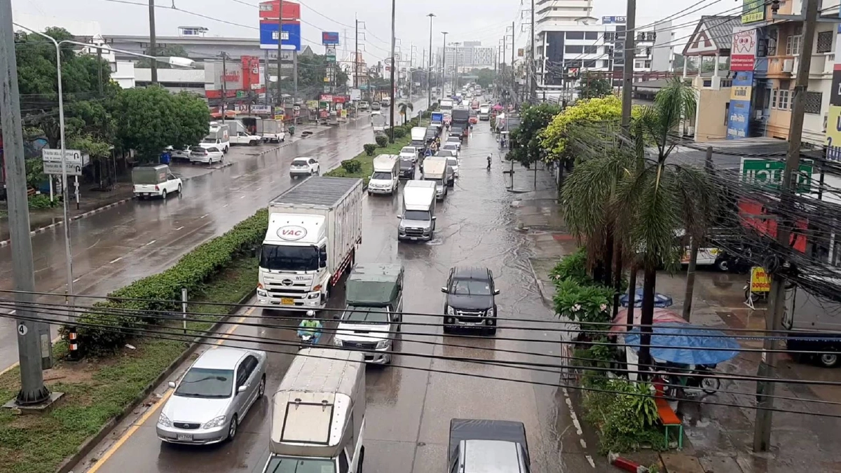  สมุทรปราการ ฝนยังตกต่อเนื่อง "น้ำท่วม" ขัง รถติดหนึบ