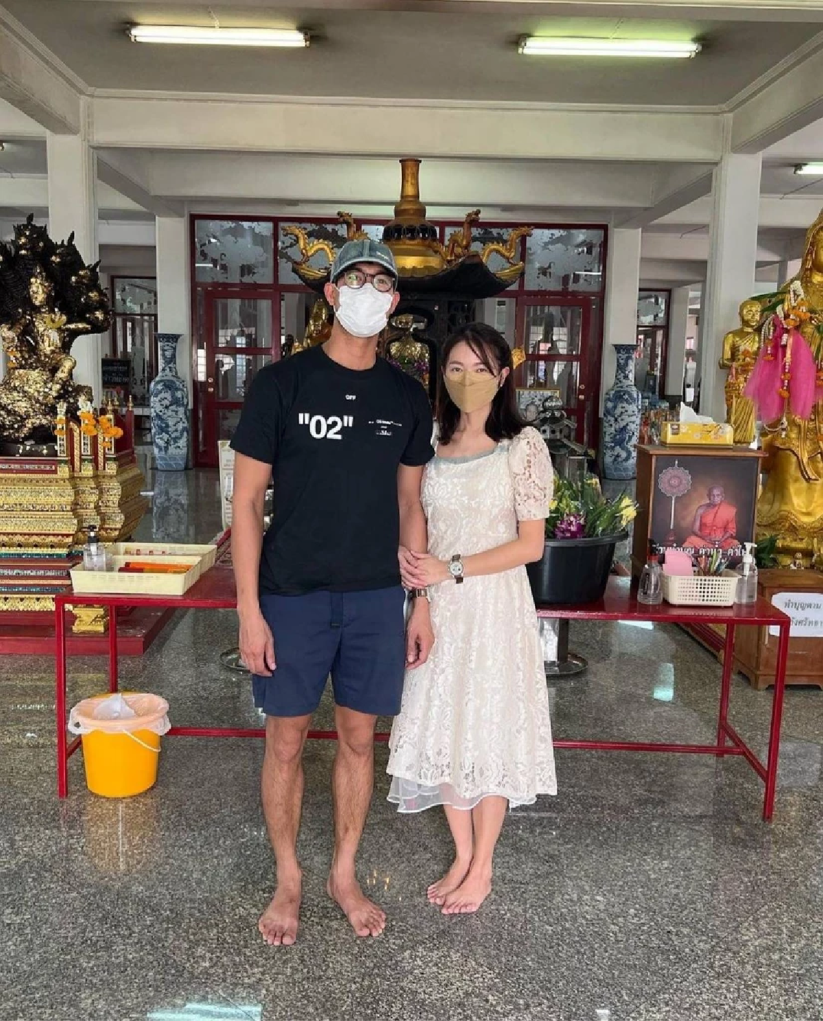แม่ \"เวียร์ ศุกลวัฒน์\" เผยภาพ ลูกชาย - ลูกสะใภ้ทำบุญ คนแห่โฟกัสจุดนี้?