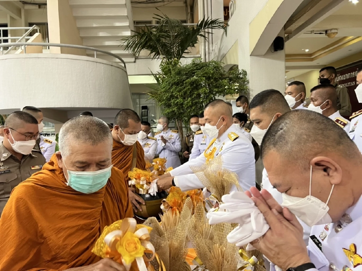 "ตำรวจ" นครบาล  พร้อมเจ้าหน้าที่ที่เกี่ยวข้อง จัดกิจกรรมเฉลิมพระเกียรติ