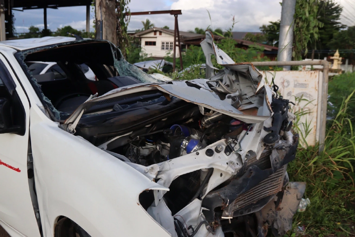 เจ้าของอู่รถงง คน "ขโมย" ตุ๊กตาใน ซากรถ คนตาย ตกดึกรีบมาโยนคืน 