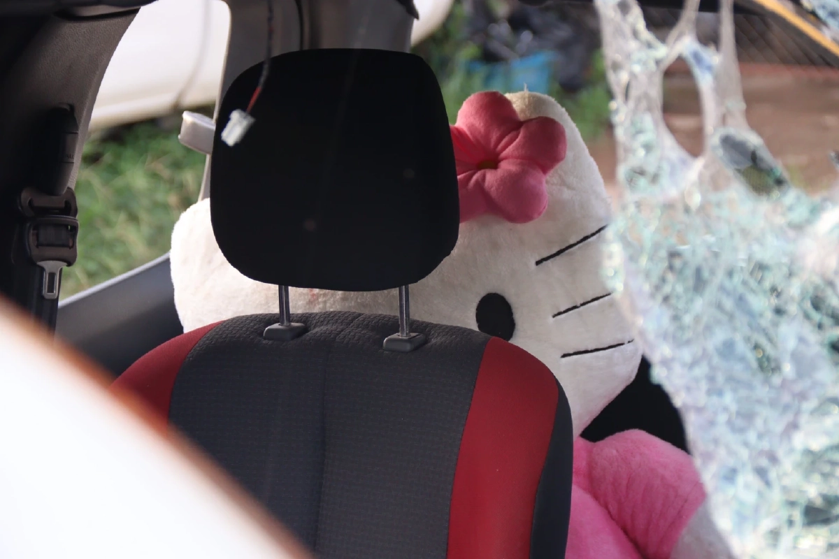 เจ้าของอู่รถงง คน "ขโมย" ตุ๊กตาใน ซากรถ คนตาย ตกดึกรีบมาโยนคืน 