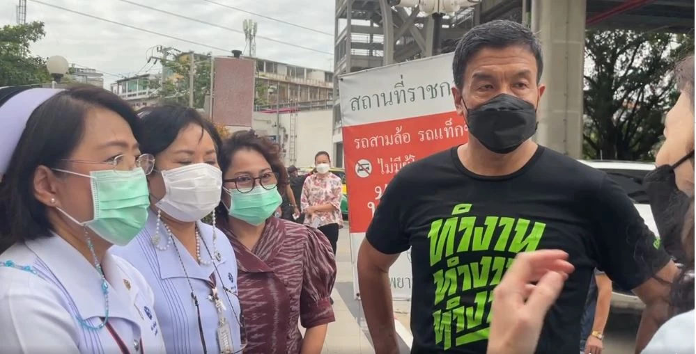 "ชัชชาติ"แวะให้กำลังใจบุคลากรทางการแพทย์สู้ "โควิด - 19"
