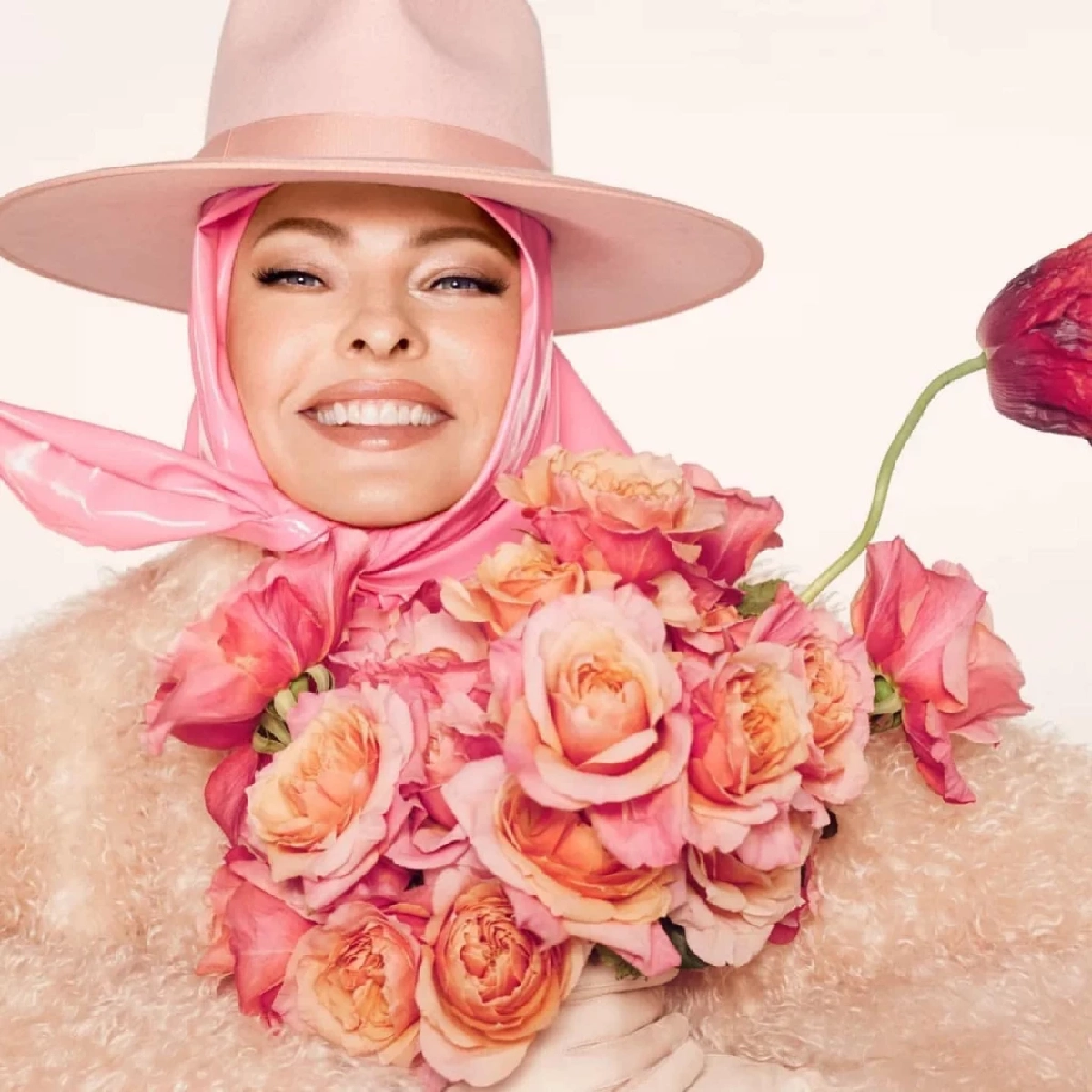 นางกิ้งก่า Linda Evangelista แม้เสียโฉม แต่ไม่ขอหลบซ่อนอีกต่อไป