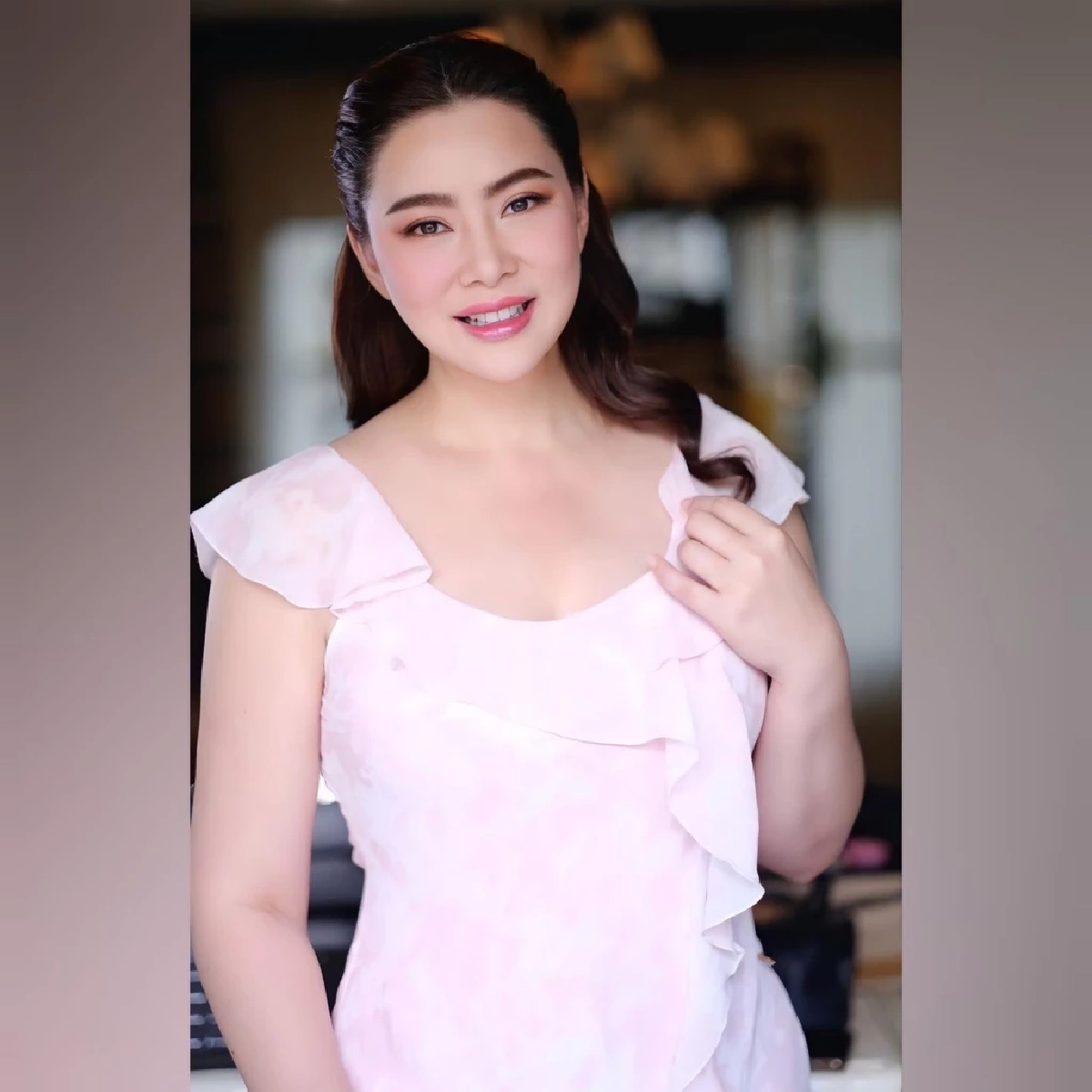 แต่งหน้า ยังไงให้ดูเด็ก "บุ๋ม ปนัดดา" แต่งสวยใน 5 นาที อวดผิวใสในแบบ ธรรมชาติ