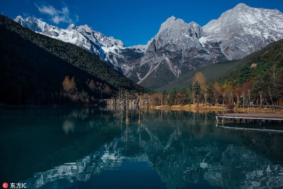 ว่าที่เจ้าบ่าวเสียชีวิตกะทันหัน ถูก “ฟ้าผ่า” ขณะถ่ายภาพพรีเวดดิ้ง (คลิป)