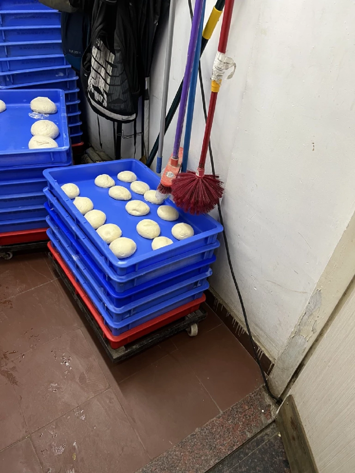 ความลับหลัง "ร้านอาหาร" วางถาดแป้ง พิซซ่า รวมกับสิ่งนี้ ลูกค้า ว่าไง