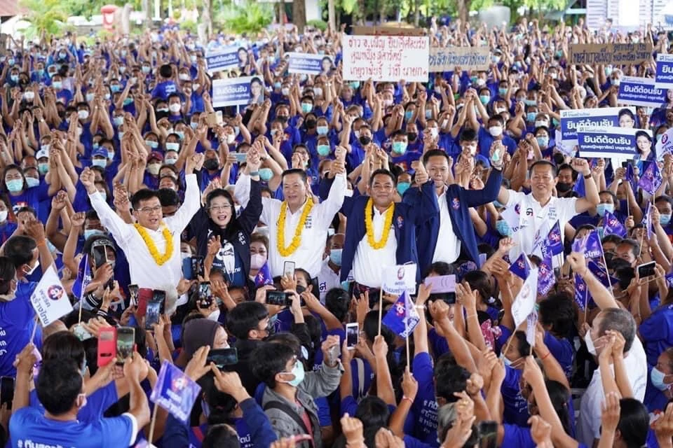  	 คุณหญิงสุดารัตน์ มั่นใจปักธงอุดรฯ 2 เขต สมัยหน้า 