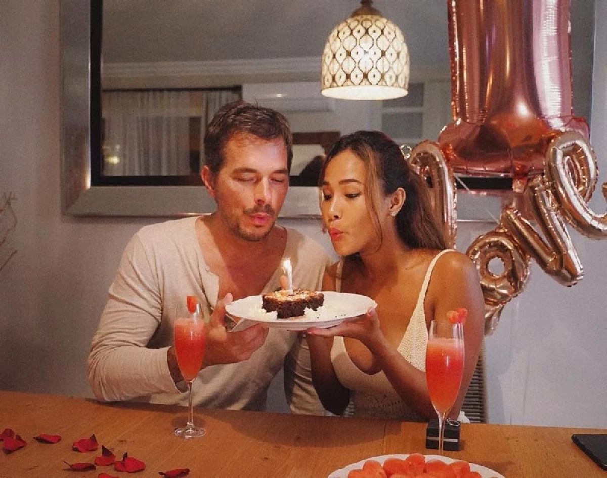 จูบปากโชว์ "เมญ่า นนธวรรณ" กับแฟนใหม่ฝรั่ง ฉลองครบรอบดูใจ 1 ปี