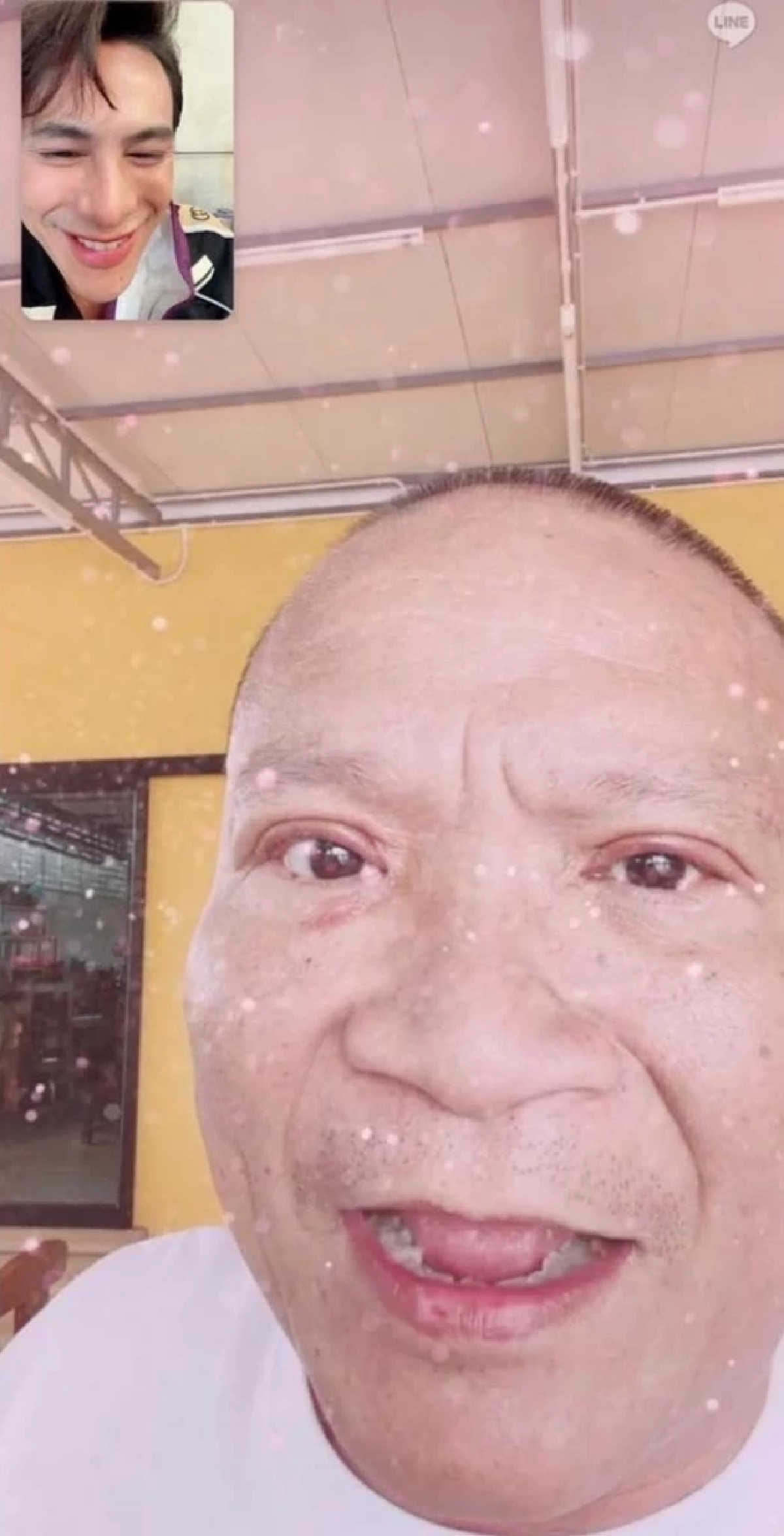 "หม่ำ จ๊กมก" ภาพล่าสุด "ซี ศิวัฒน์" ยังบอก ไม่ติดตลกไปติดหล่อซะแล้ว