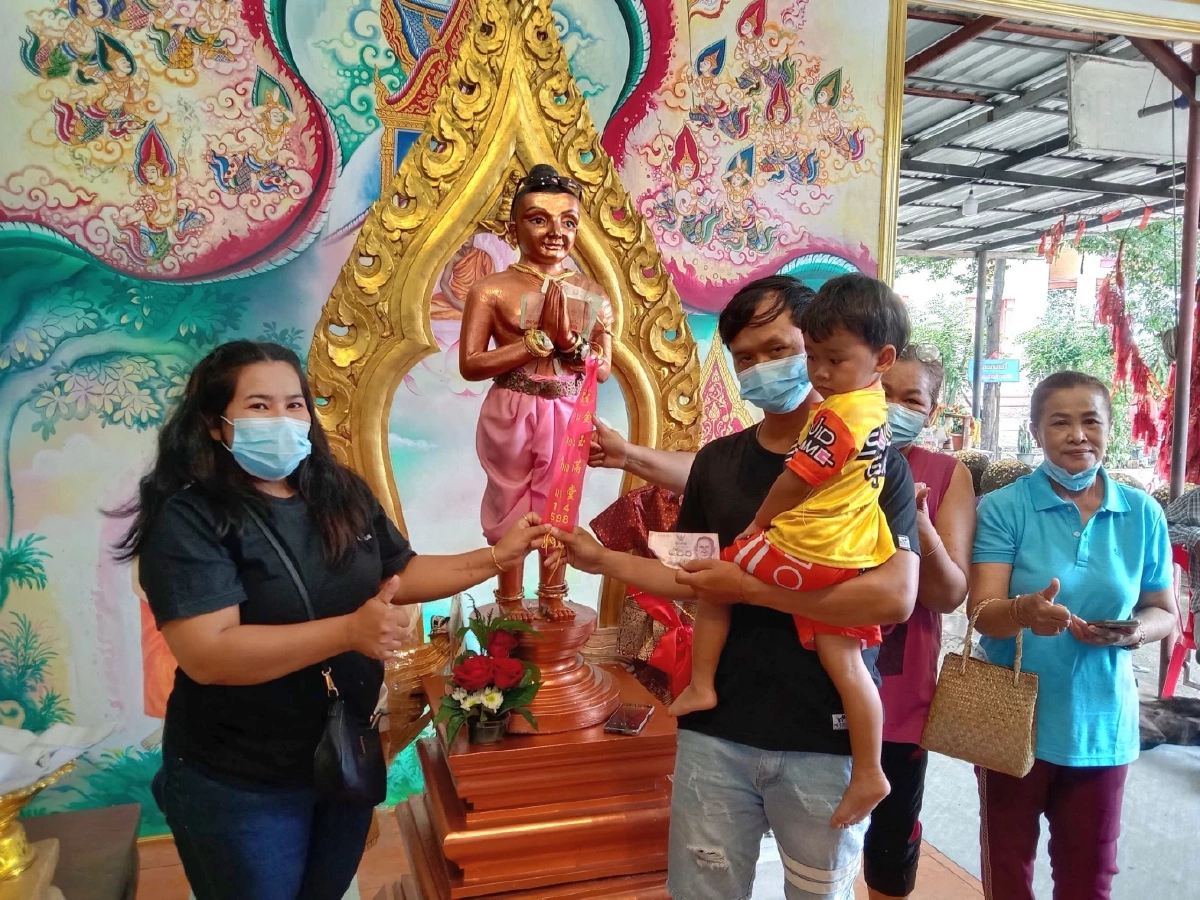 สุดปัง! "ไอ้ไข่" วัดโปรยฝนคลอง 11 ให้ "เลขเด็ด"งานวันเกิด ถูกกันทั่วสารทิศ