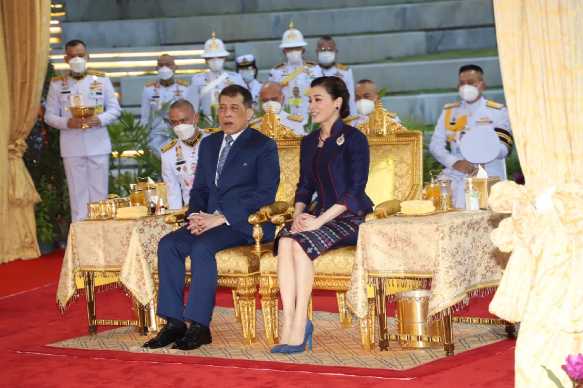 ในหลวง - พระราชินี ทรงเปิดสวนป่า ระยะที่ 2-3 ณ สวนสาธารณะ "เบญจกิติ" เขตคลองเตย