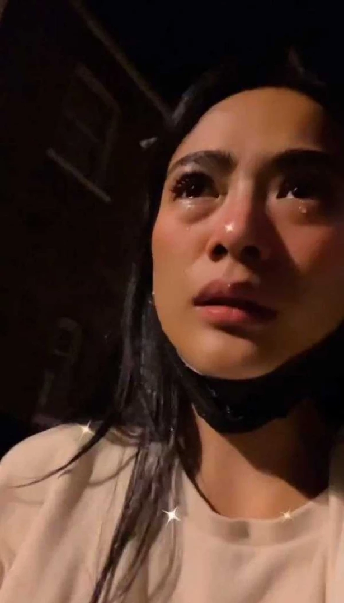 คลิปร้องไห้ลอนดอน "แบมบี้" ร้องจริงหรือคอนเทนต์ แฟนยังคบกันไหม?