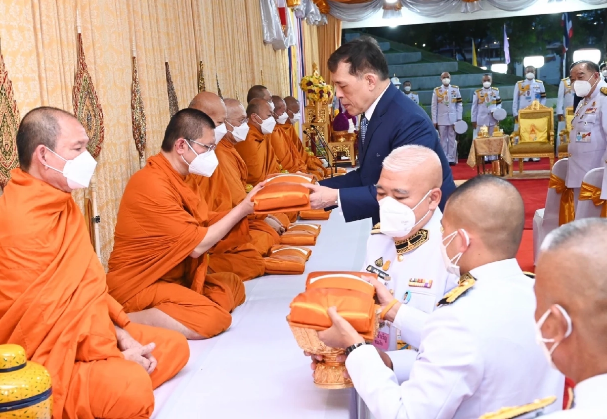 ในหลวง - พระราชินี ทรงเปิดสวนป่า ระยะที่ 2-3 ณ สวนสาธารณะ "เบญจกิติ" เขตคลองเตย