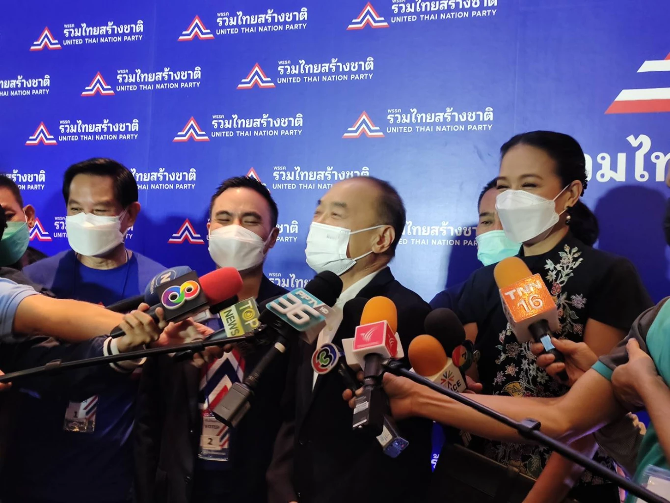 นายพรเทพ เตชะไพบูลย์ พ่อของนายเอกณัฐ และนางปภัสรา เตชะไพบูลย์