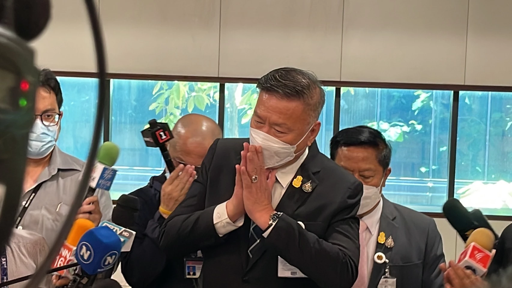 นิโรธ สุนทรเลขา ประธานวิปรัฐบาล