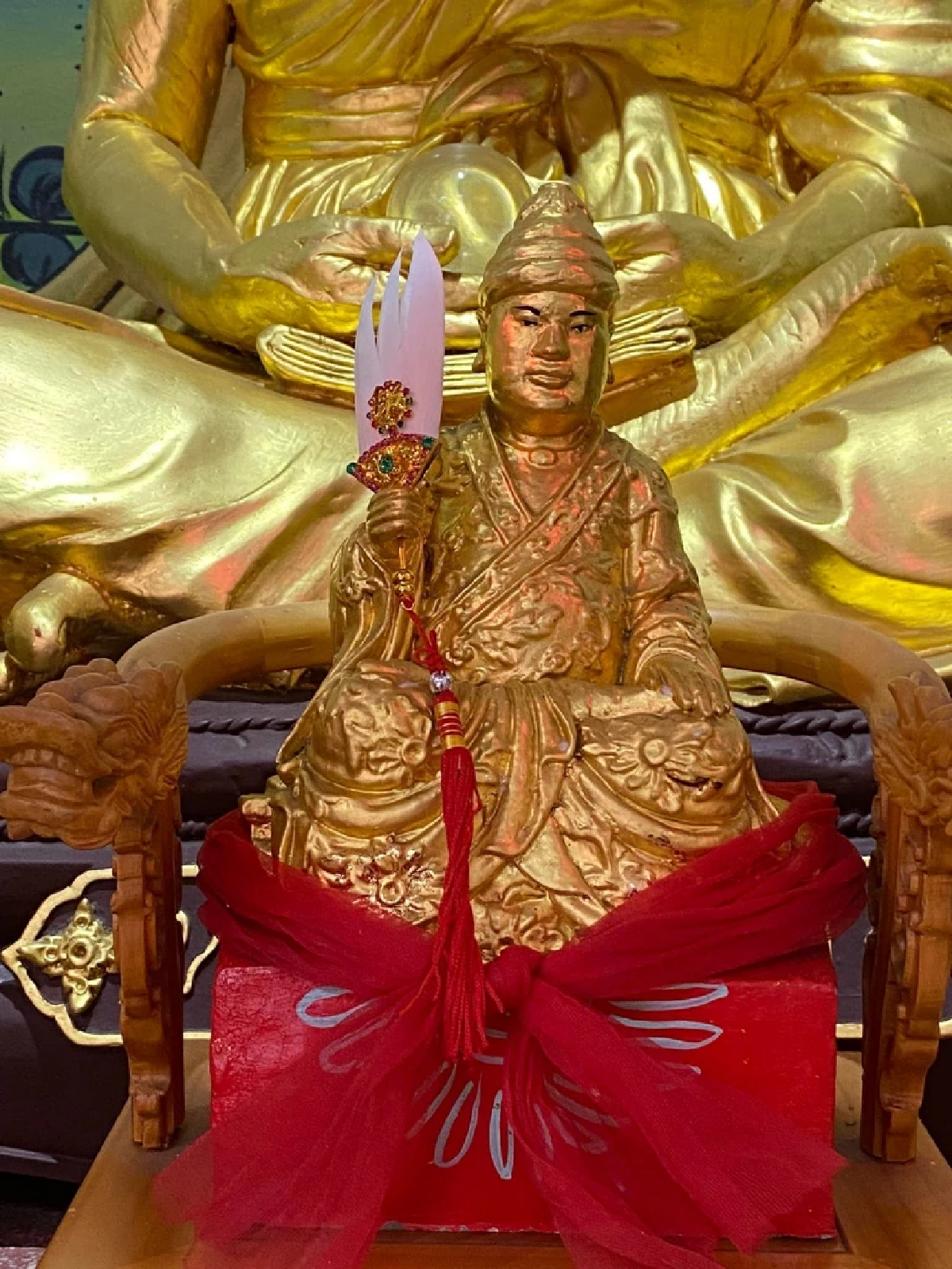 ตาขุนลก และ หลวงปู่ทวด ภาพจากแฟนเพจ ศาลพระเสื้อเมืองนครศรีธรรมราช