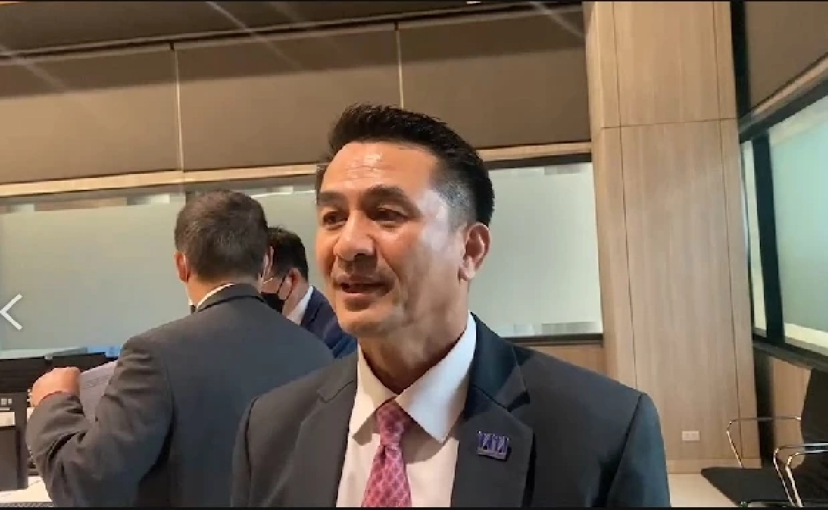 ชลน่าน ศรีแก้ว ผู้นำฝ่ายค้านในสภาฯ