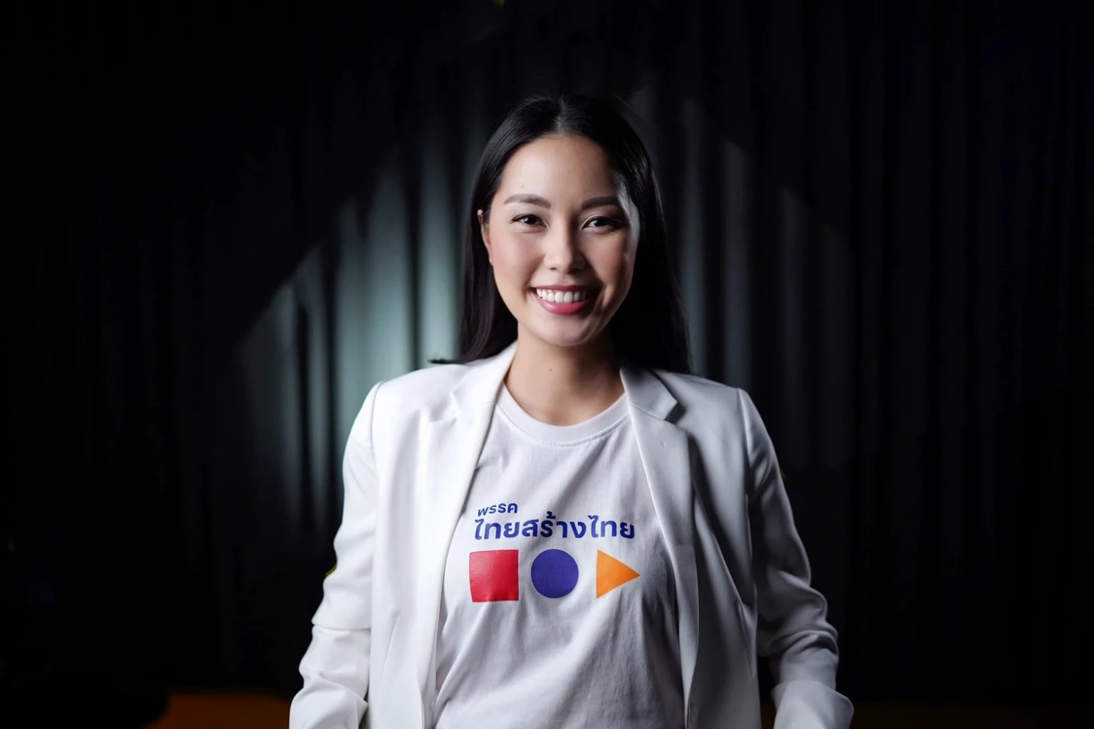 ธิดารัตน์ ยิ่งเจริญ โฆษกพรรคไทยสร้างไทย