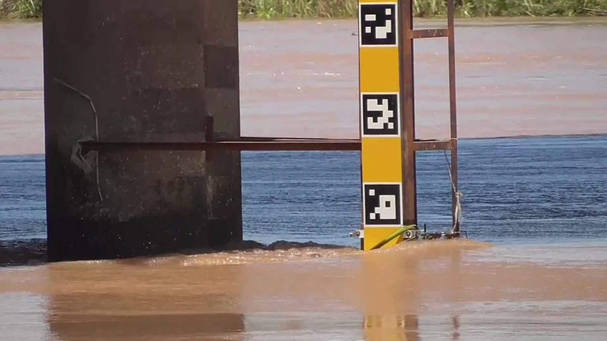 เทศบาลเมืองอ่างทอง เร่งตั้ง "เครื่องสูบน้ำยักษ์"  ป้องกันพื้นที่เศรษฐกิจ