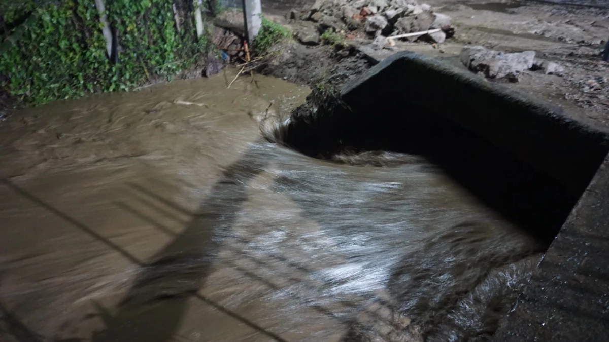 "ชาวอุ้มผาง" ลุ้นระทึกหลัง "น้ำป่าไหลหลาก" ผ่านตัวเมือง