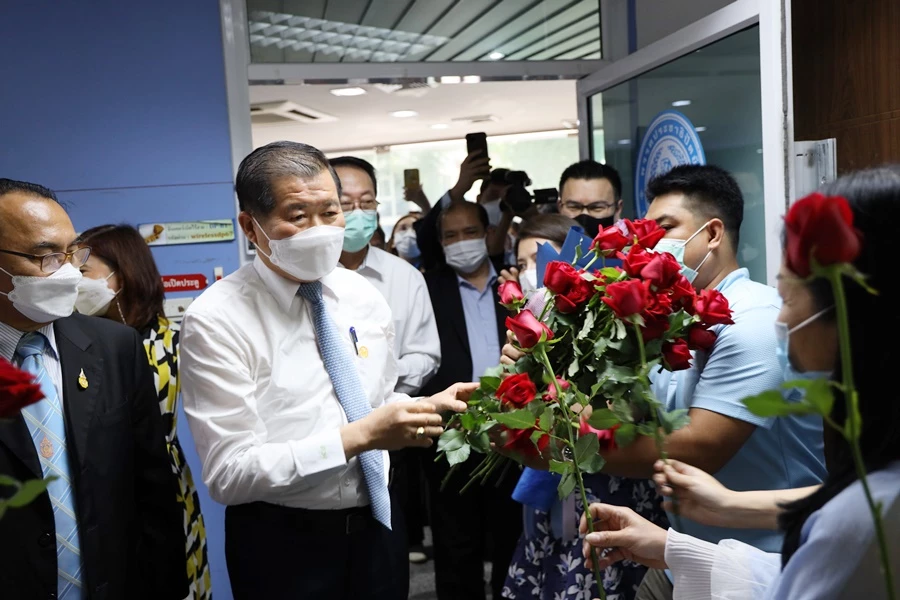 นิพนธ์ บุญญามณี 