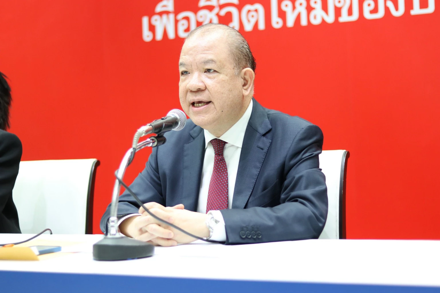 พิชัย นริพทะพันธ์ รองประธานยุทธศาสตร์ด้านเศรษฐกิจพรรคเพื่อไทย