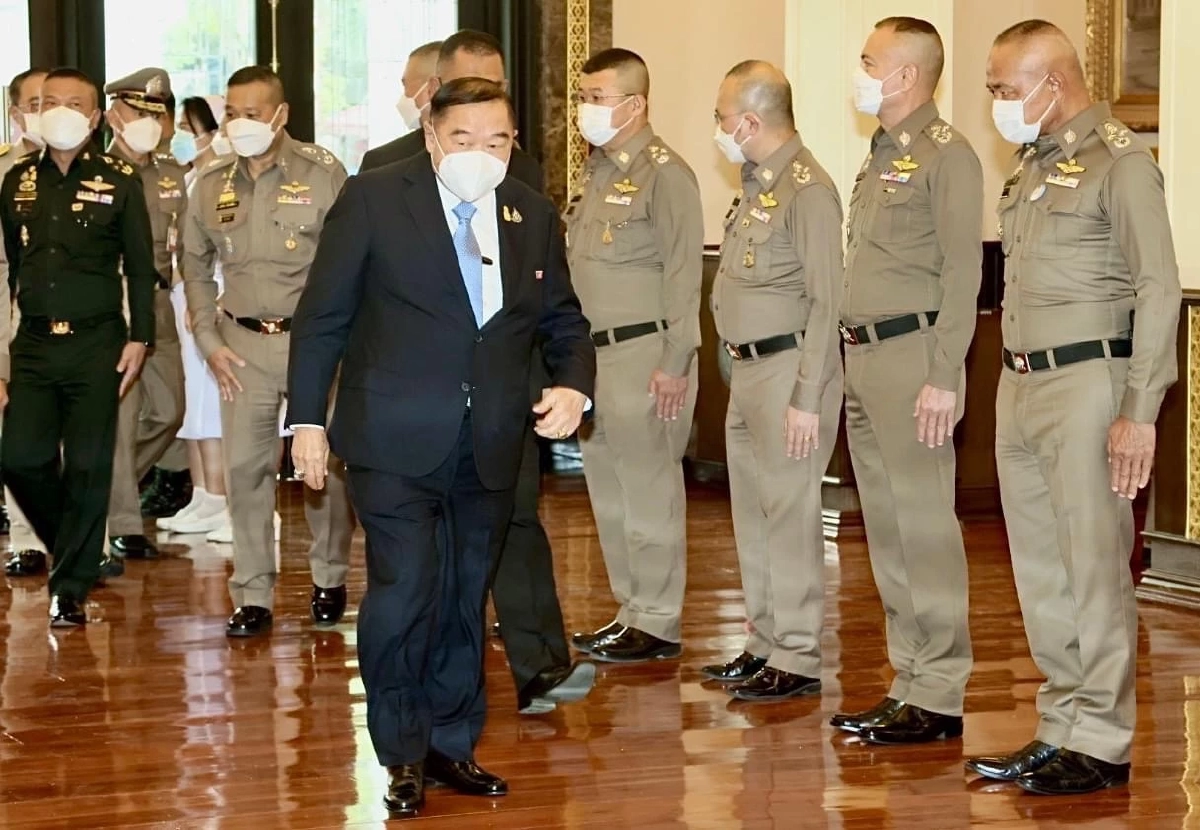 "บิ๊กป้อม"นั่งหัวโต๊ะ ประชุม ก.ตร.พิจารณาการคืนฐานะเดิม "วิระชัย ทรงเมตตา"