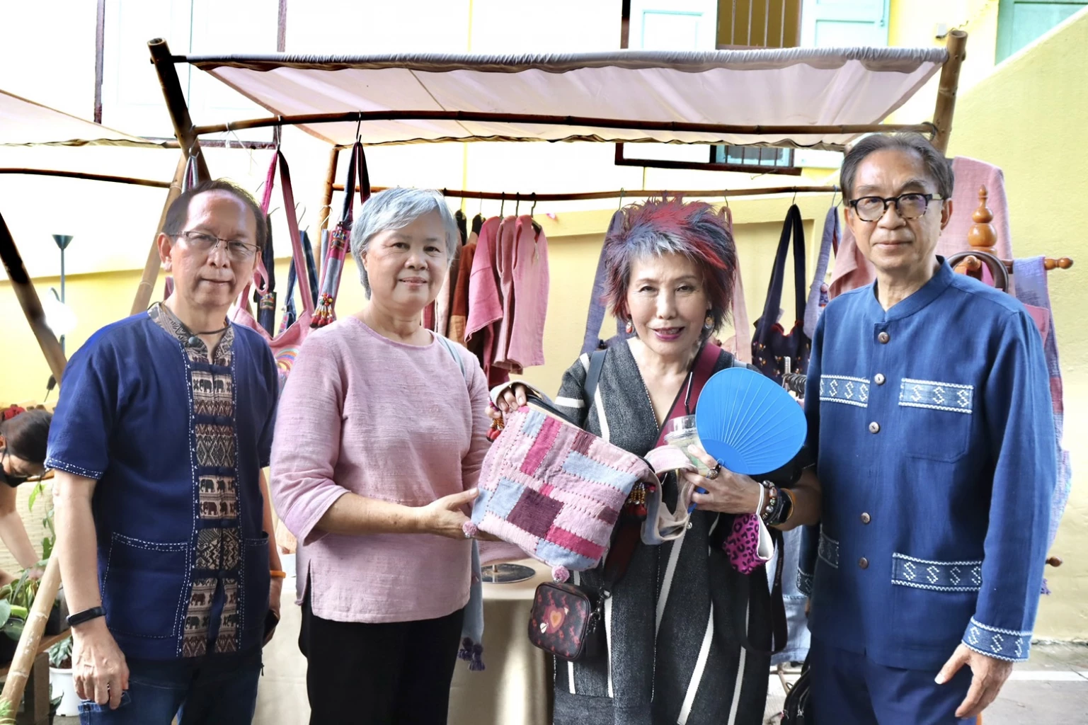 สว.เดินทางพบปะประชาชน