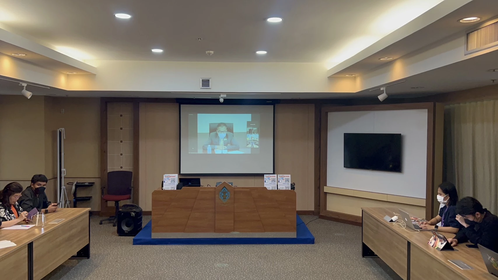 ประชุมกกต.จังหวัด้ เรื่อง ระเบียบ  180 วัน หาเสียงก่อนเลือกตั้งกรณีสภาอยู่ครบวาระ