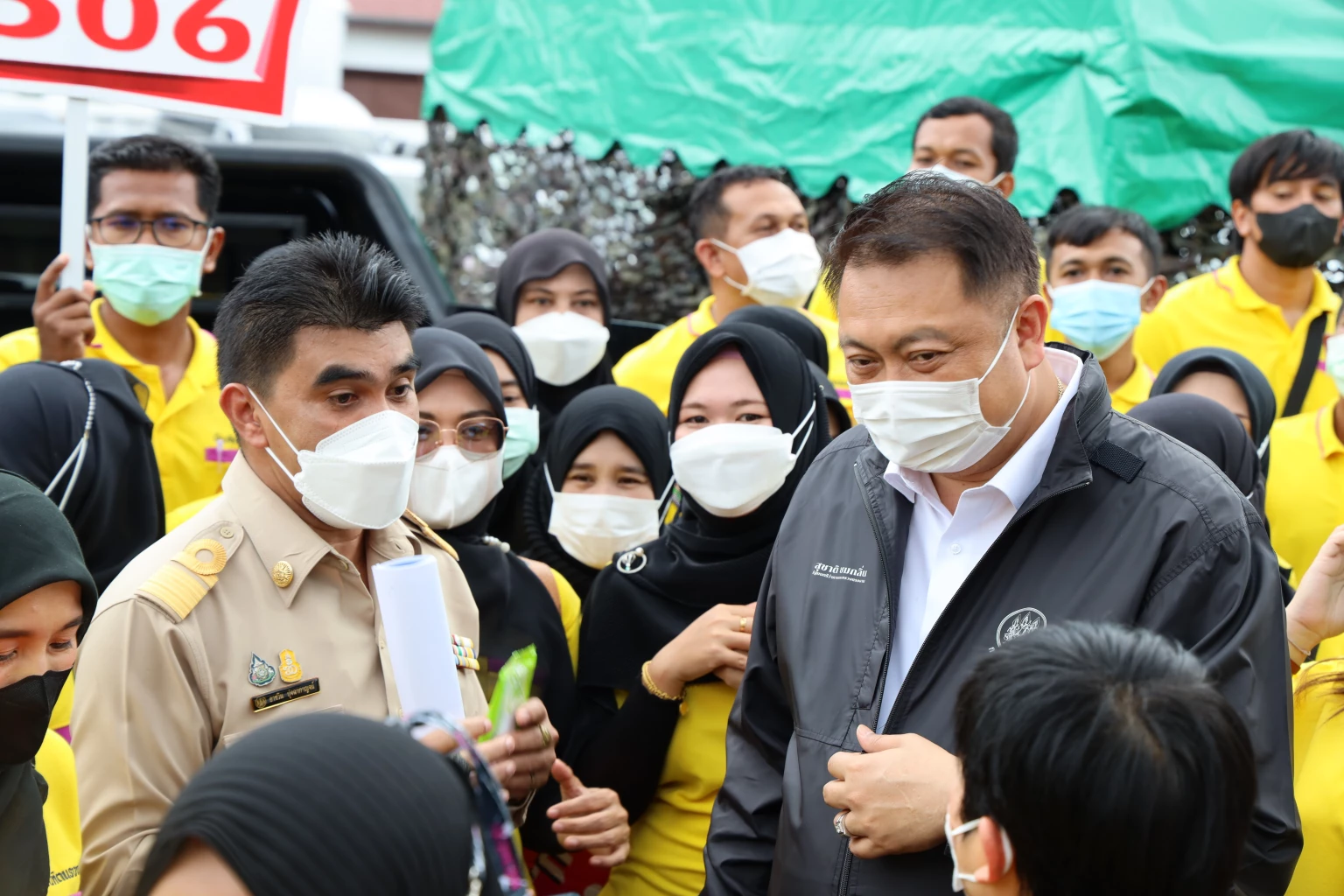 สุชาติ ชมกลิ่น รัฐมนตรีว่าการกระทรวงแรงงาน