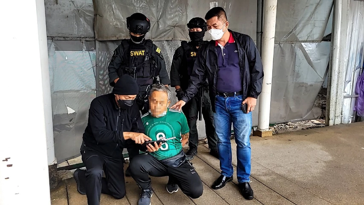 ขณะจับกุมนายเสถียร