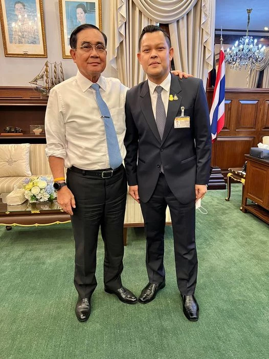 พล.อ.ประยุทธ์ จันทรฺ์โอชา รมว.กลาโหม  / ธนกร วังบุญคงชนะ ส.ส.บัญชีรายชื่อพรรคพลังประชารัฐ