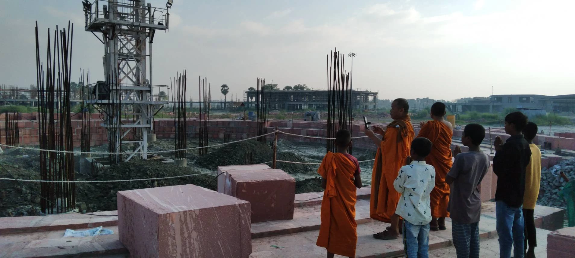 สร้าง "มหาสถูป"  และ Buddhist complex บนพื้นที่ 1.2 พันไร่