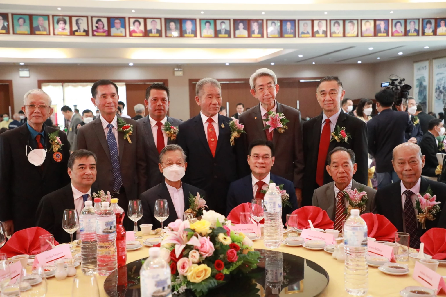 แกนนำแพรรคประชาธิปัตย์ ร่วมแสดงความยินดีกับนายกสมาคมสกุลไชย