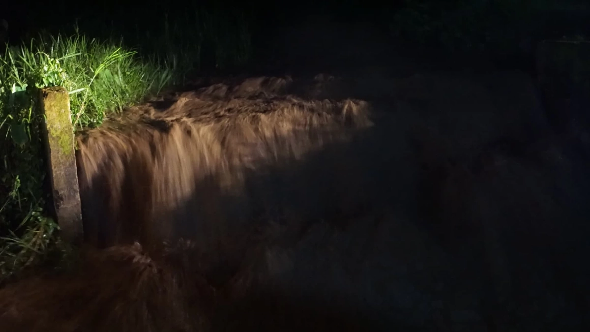 "ชาวอุ้มผาง" ลุ้นระทึกหลัง "น้ำป่าไหลหลาก" ผ่านตัวเมือง