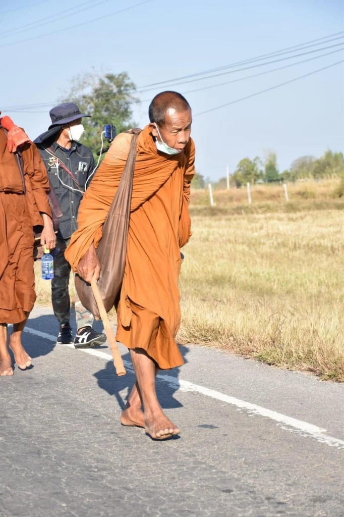 หลวงตาบุญชื่น ออกธุดงค์