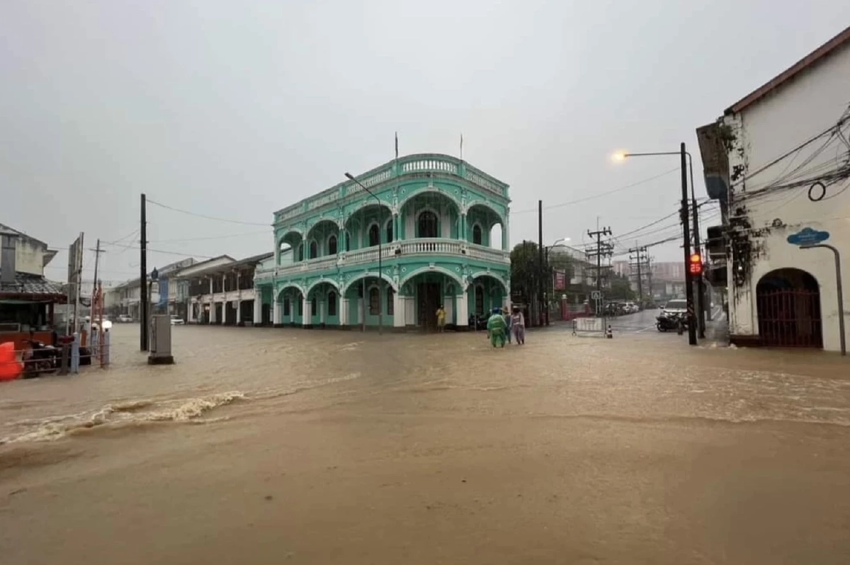 “ภูเก็ต” อ่วมทั้งเมือง หลังฝนตกหนักตั้งแต่ดึกยันเช้า