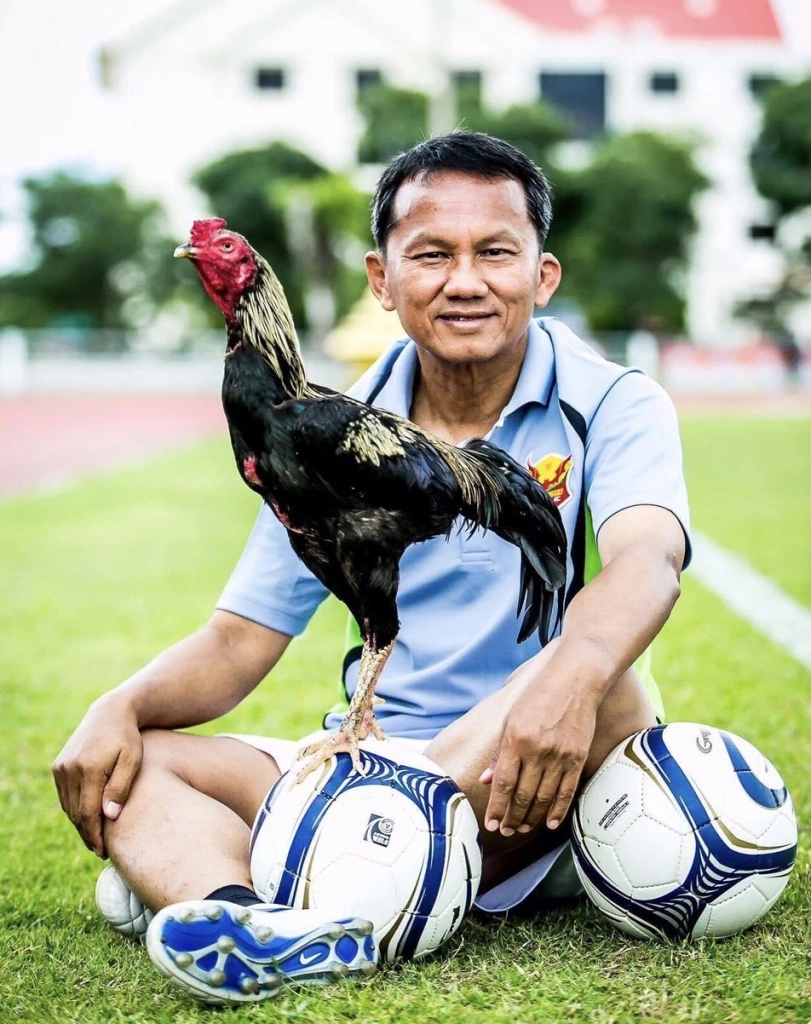   ไก่ชน และฟุตบอลคือสิ่งที่สมศักดิ์ ชอบมากที่สุด 